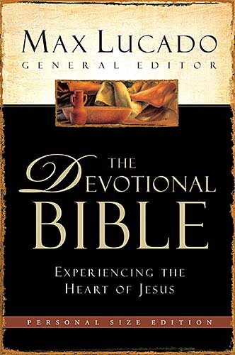 The Devotional Bible: Experiencing the Heart of Jesus (New C