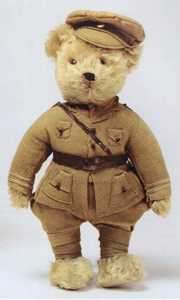 Linda Mullins' Teddy Bears & Friends: Identification & Price Guide