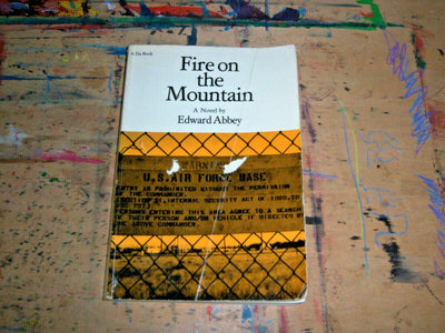 Fire on the Mountain: Edward Abbey's Classic Western - One Tough Loner's Fight in the American Southwest (Harper Perennial Modern Classics)
