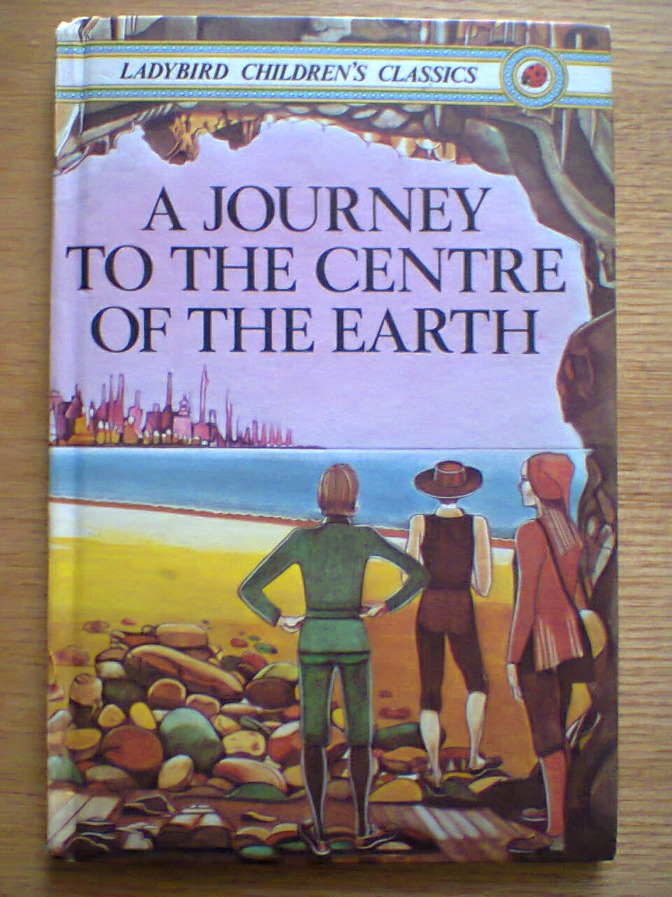 A Journey to the Centre of the Earth (Ladybird Children's Classics)