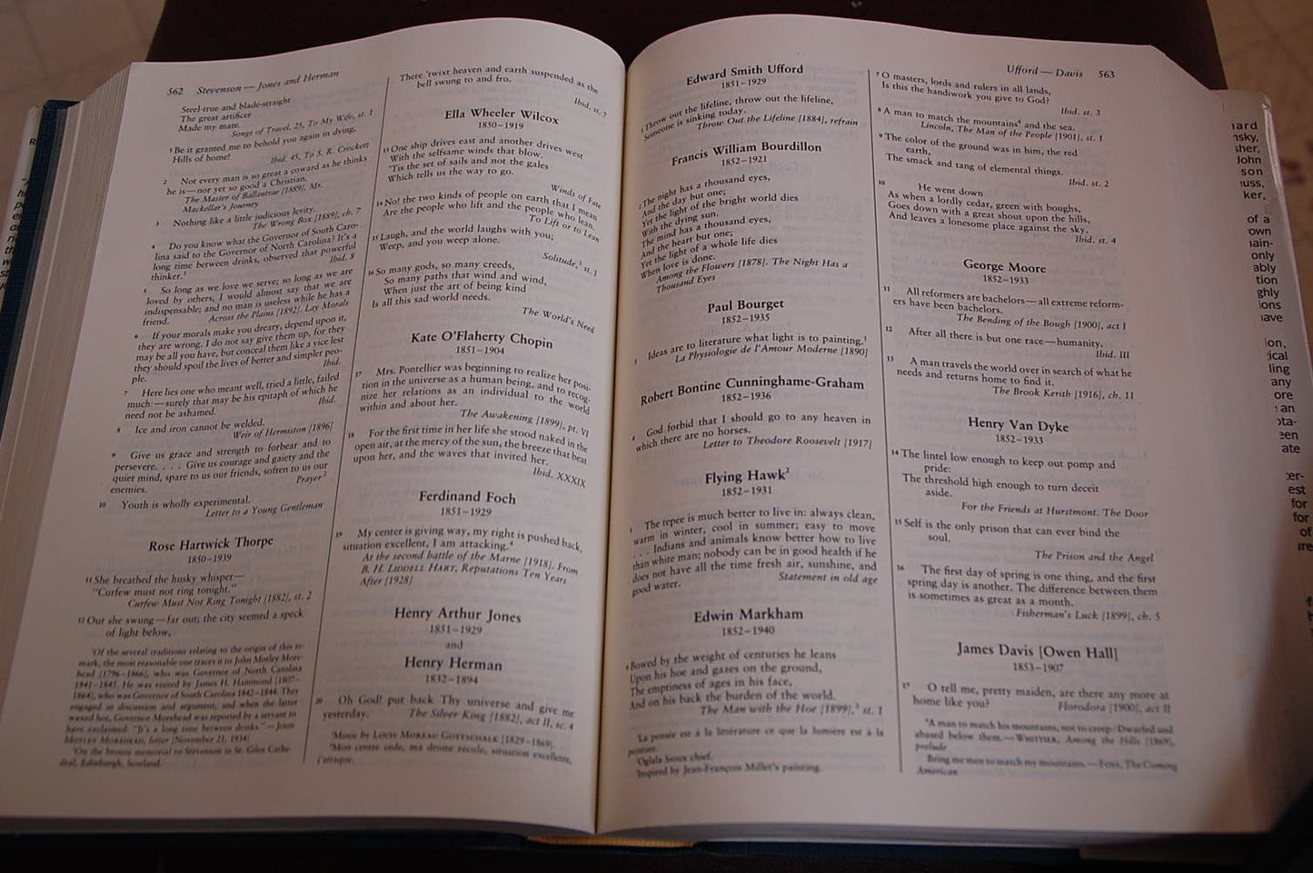 Bartletts Familiar Quotations : A Collection of Passages, Phrases, and Proverbs Traced to Their Sources in Ancient and Modern Literature