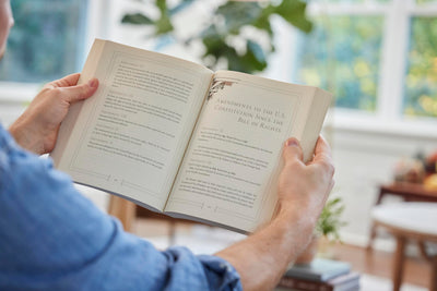 The American Patriot's Almanac: Daily Readings on America (An Inspiring 365-Day Reader on Key Events, Personalities, Conflicts, and Discoveries in US History) - The Perfect Fathers Day Gift for Dads