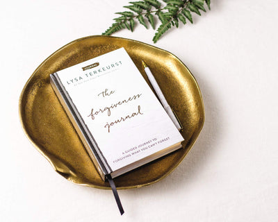 The Forgiveness Journal: A Guided Journey to Forgiving What You Can't Forget (A Devotional Companion with Journaling Prompts to the #1 New York Times Bestseller)