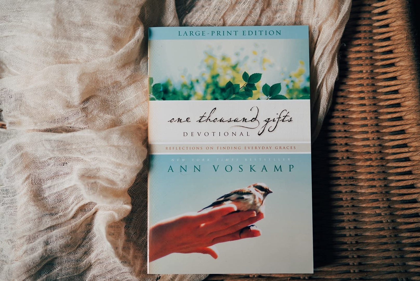 One Thousand Gifts Devotional Large Print: Reflections on Finding Everyday Graces