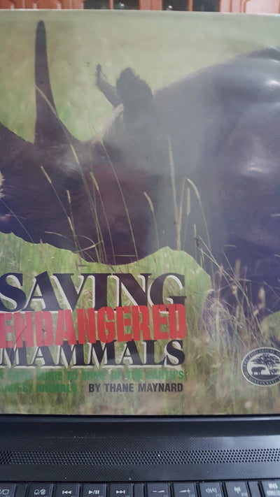 Saving Endangered Mammals: A Field Guide to Some of the Earth's Rarest Animals (Cincinnati Zoo Book)