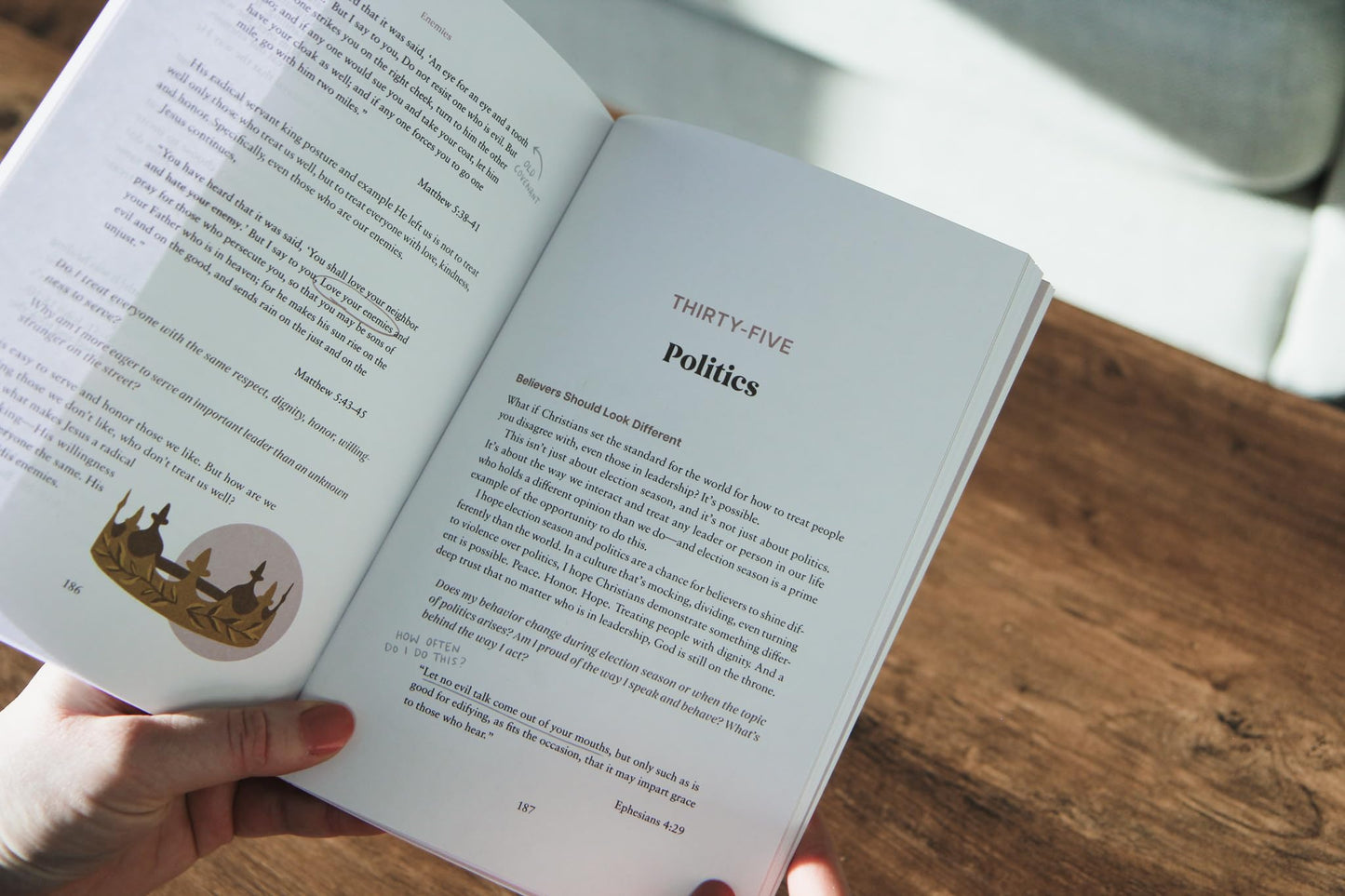 A King Washes Feet: How to Love and Forgive Your Friends and Enemies-An Illustrated Bible Study