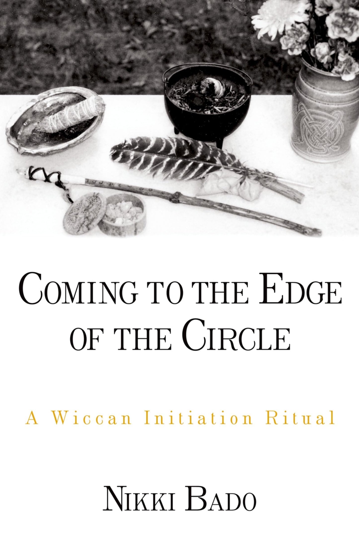 Coming to the Edge of the Circle: A Wiccan Initiation Ritual (AAR Academy Series)