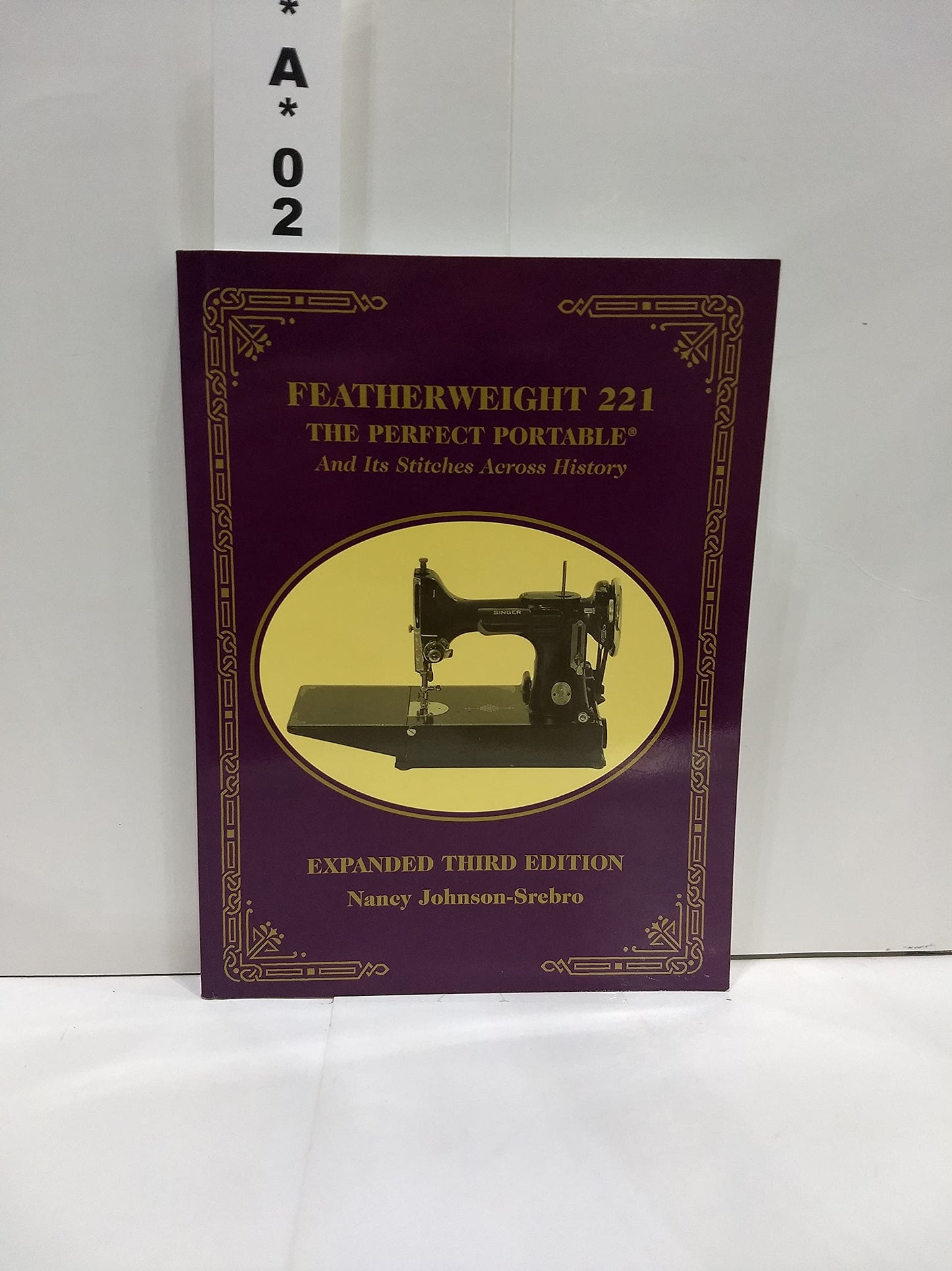 Featherweight 221 - The Perfect Portable: And Its Stitches Across History, Expanded Third Edition