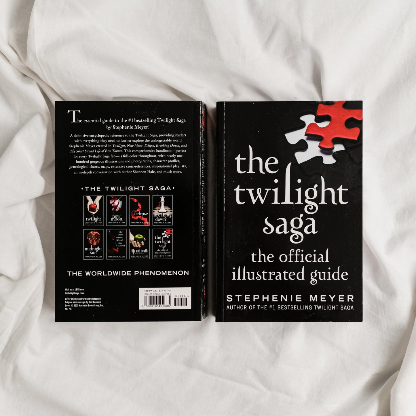 The Twilight Saga: The Official Illustrated Guide