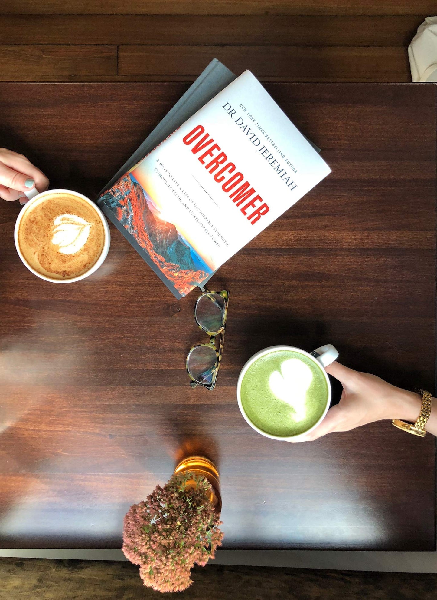 Overcomer: 8 Ways to Live a Life of Unstoppable Strength, Unmovable Faith, and Unbelievable Power