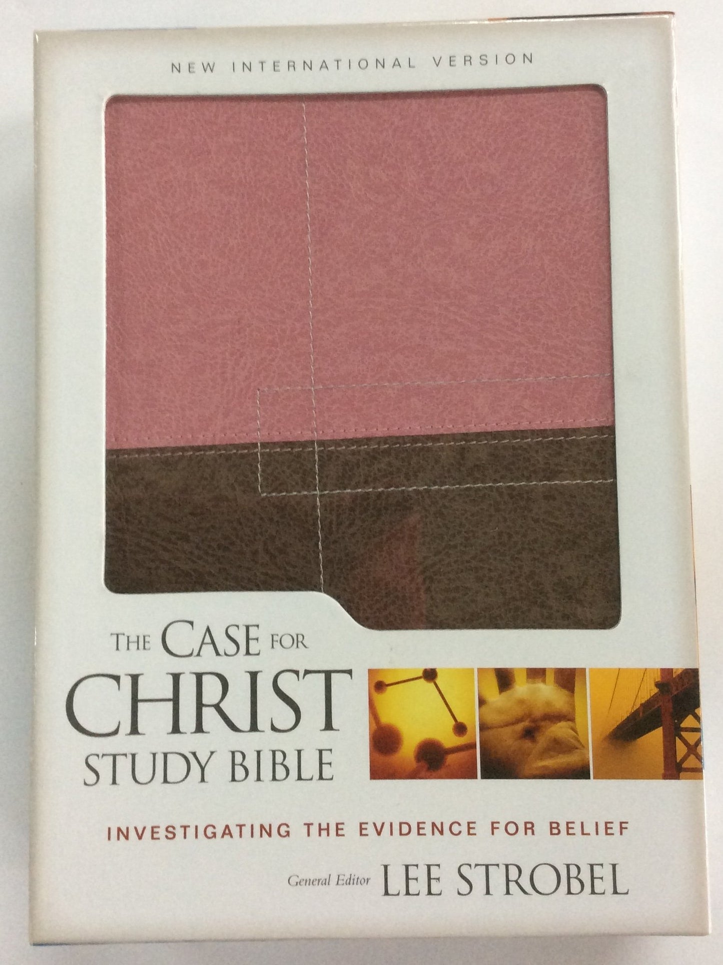 NIV The Case for Christ Study Bible: Investigating the Evide