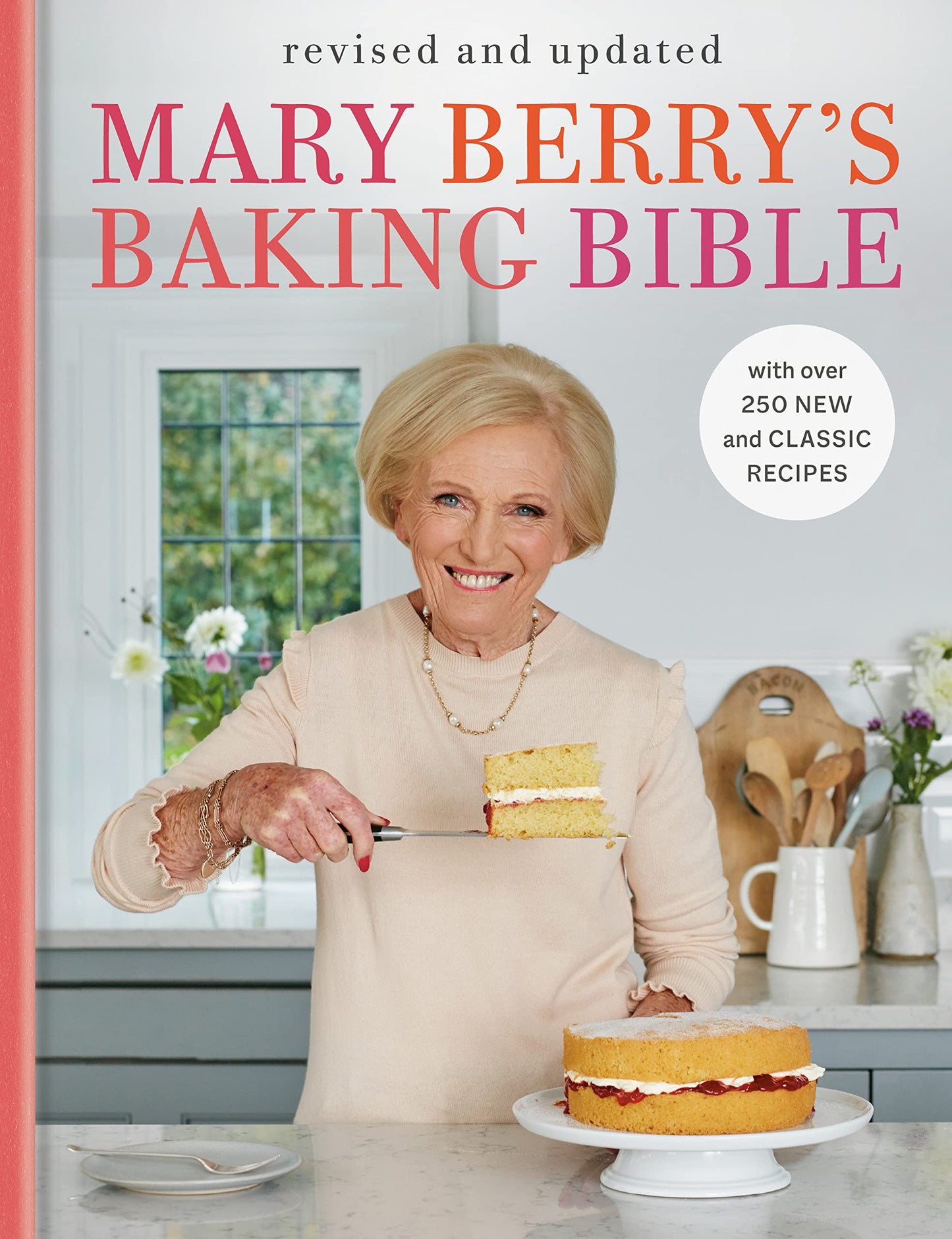 Mary Berry's Baking Bible: Revised and Updated: With Over 25