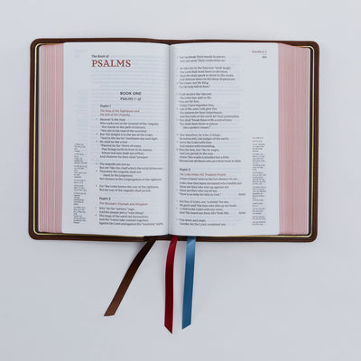 NKJV, Single-Column Reference Bible, Genuine Leather, Blue, Comfort Print: Holy Bible, New King James Version