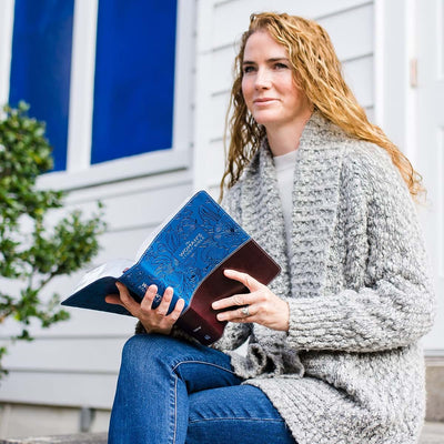 NIV, The Woman's Study Bible, Leathersoft, Blue/Brown, Full-