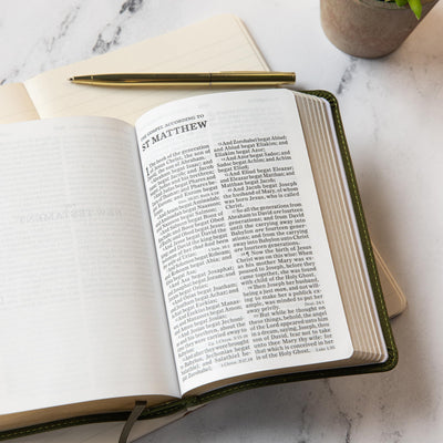 KJV Compact Reference Bible, Olive LeatherTouch, Red Letter, Pure Cambridge Text, Presentation Page, Cross-References, Full-Color Maps, Easy-to-Read Bible MCM Type