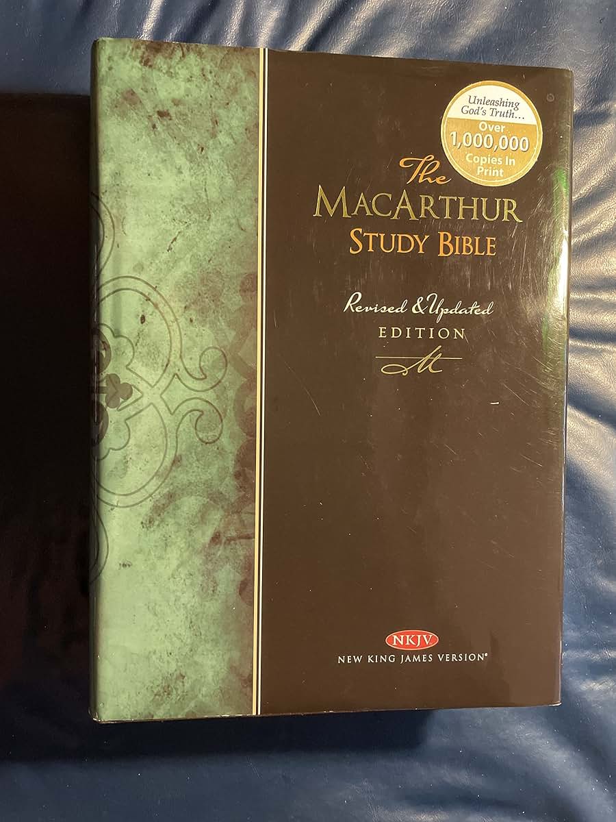 The Macarthur Study Bible: New King James Version by John Ma