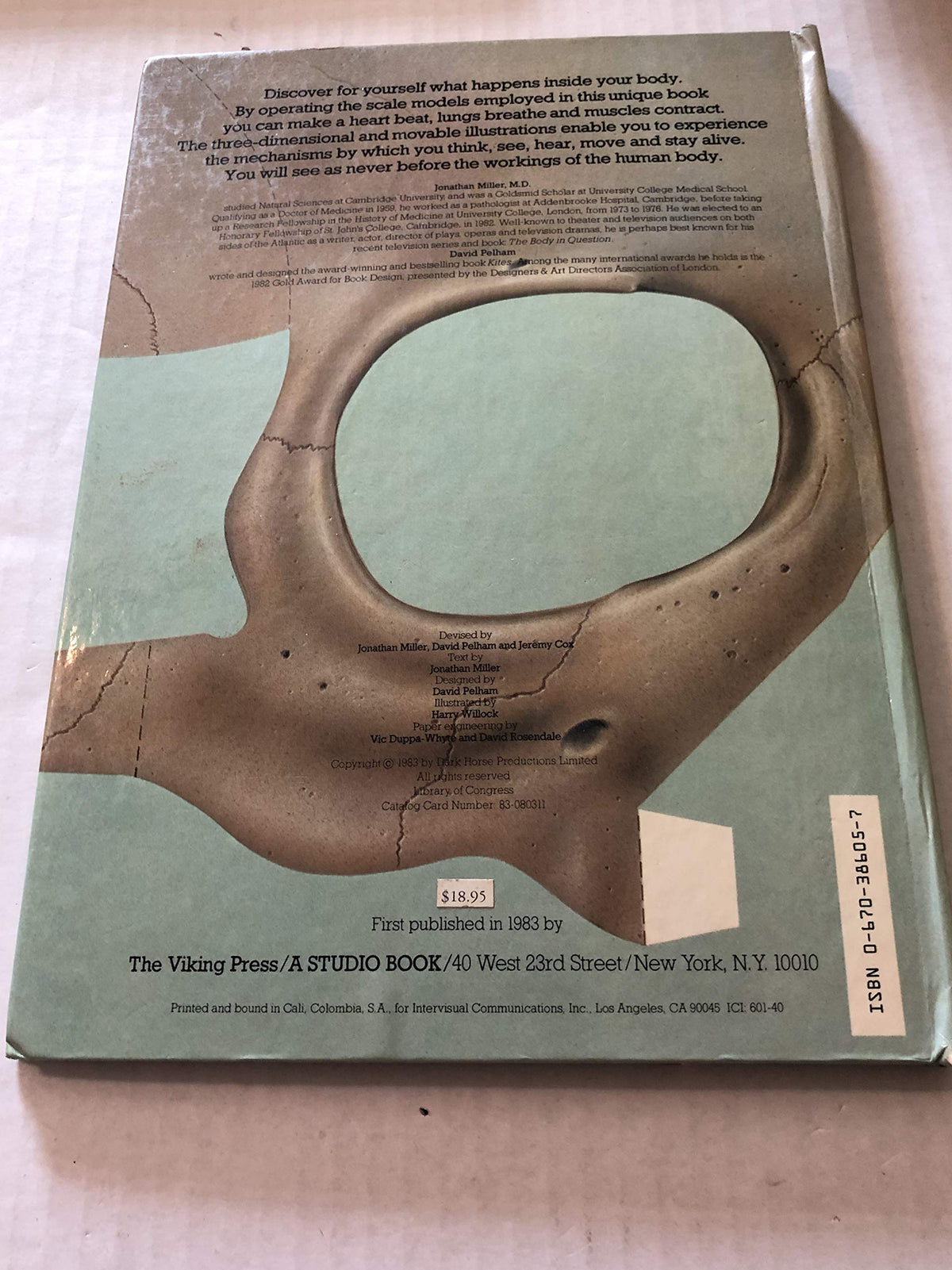 The Human Body: With Three-Dimensional, Movable Illustrations Showing the Workings of the Human Body