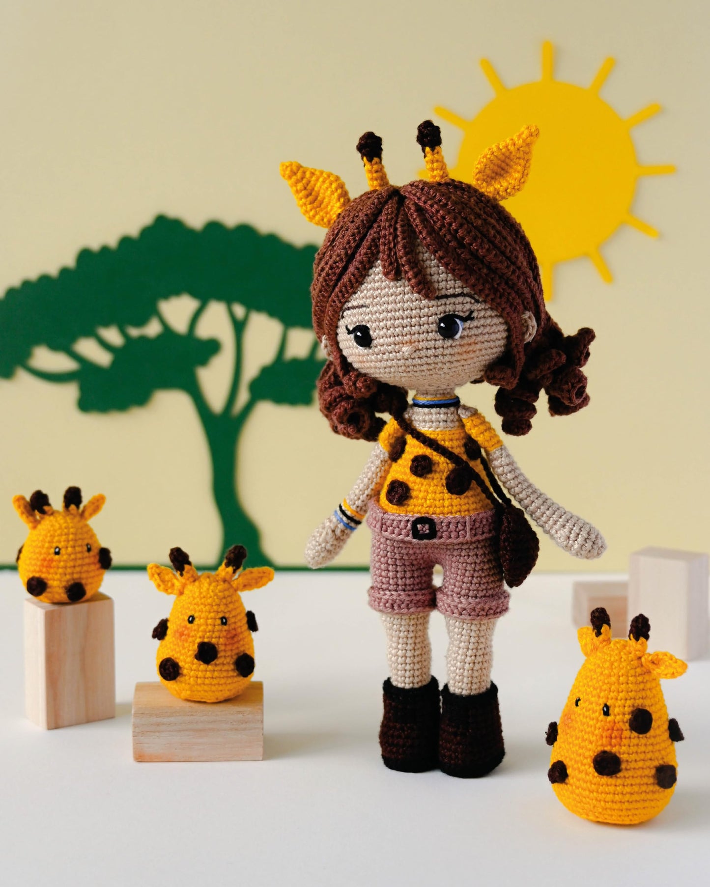 Kawaii Crochet Dolls: Amigurumi patterns for 10 adorable dolls and 30 cute characters