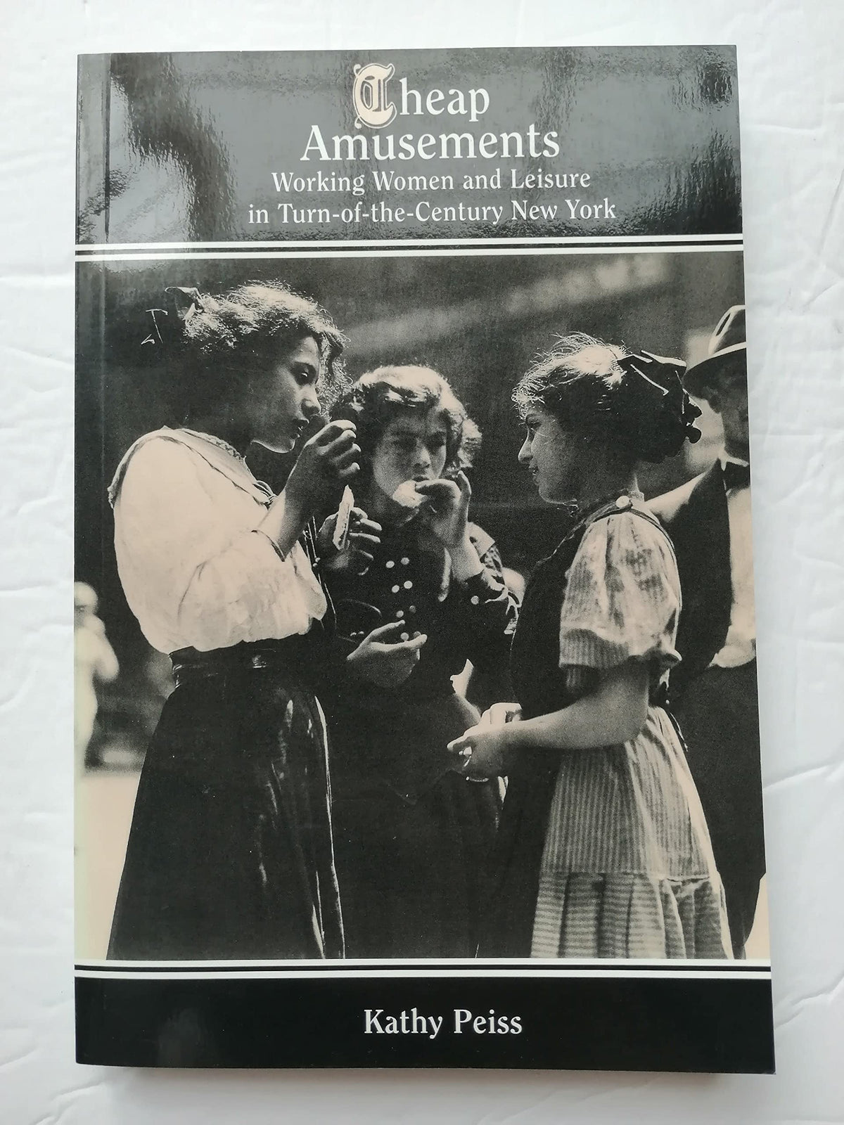 Cheap Amusements: Working Women and Leisure in Turn-of-the-Century New York