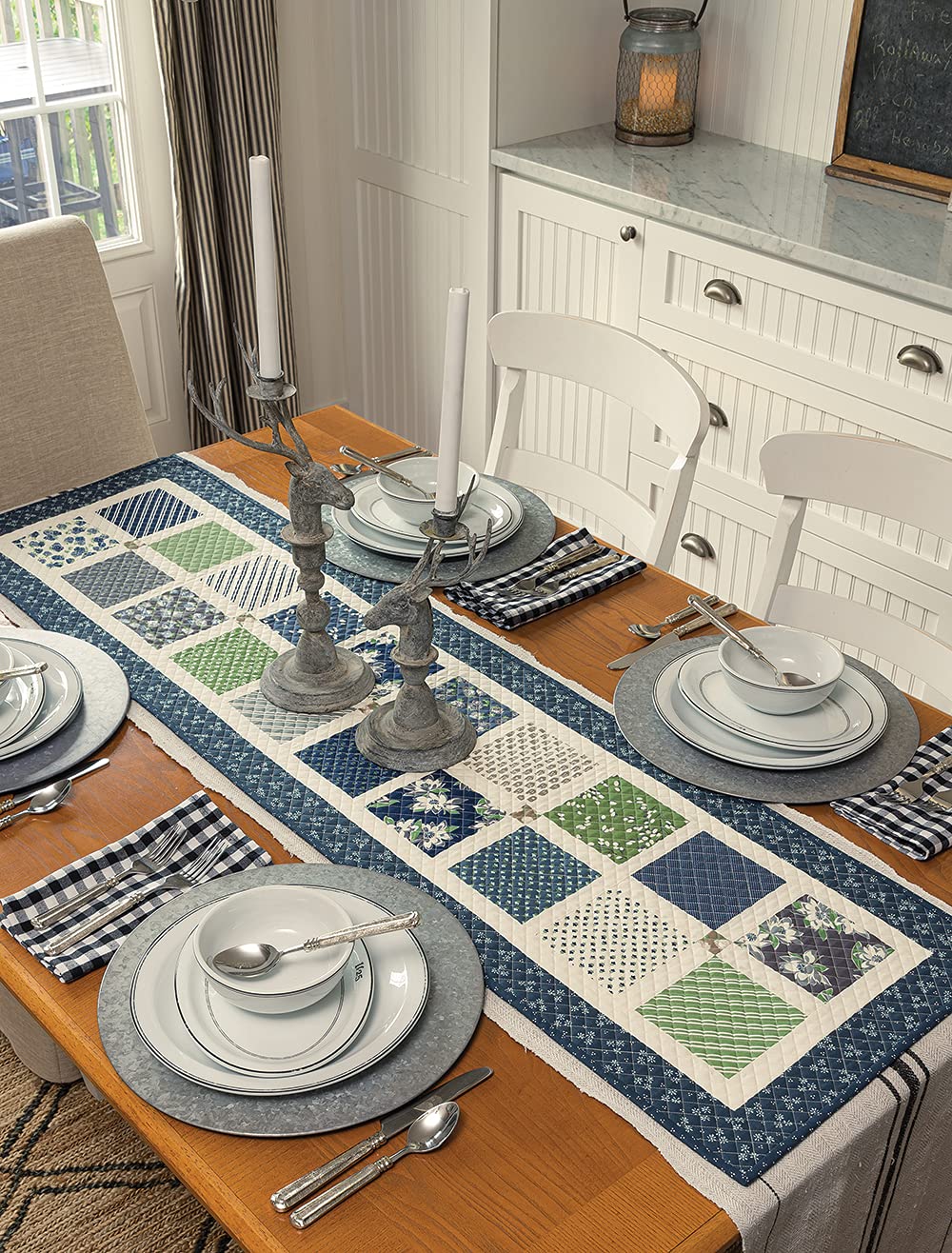 Home & Hearth: Quilts and More to Cozy Up Your Decor (A Quilting Life)