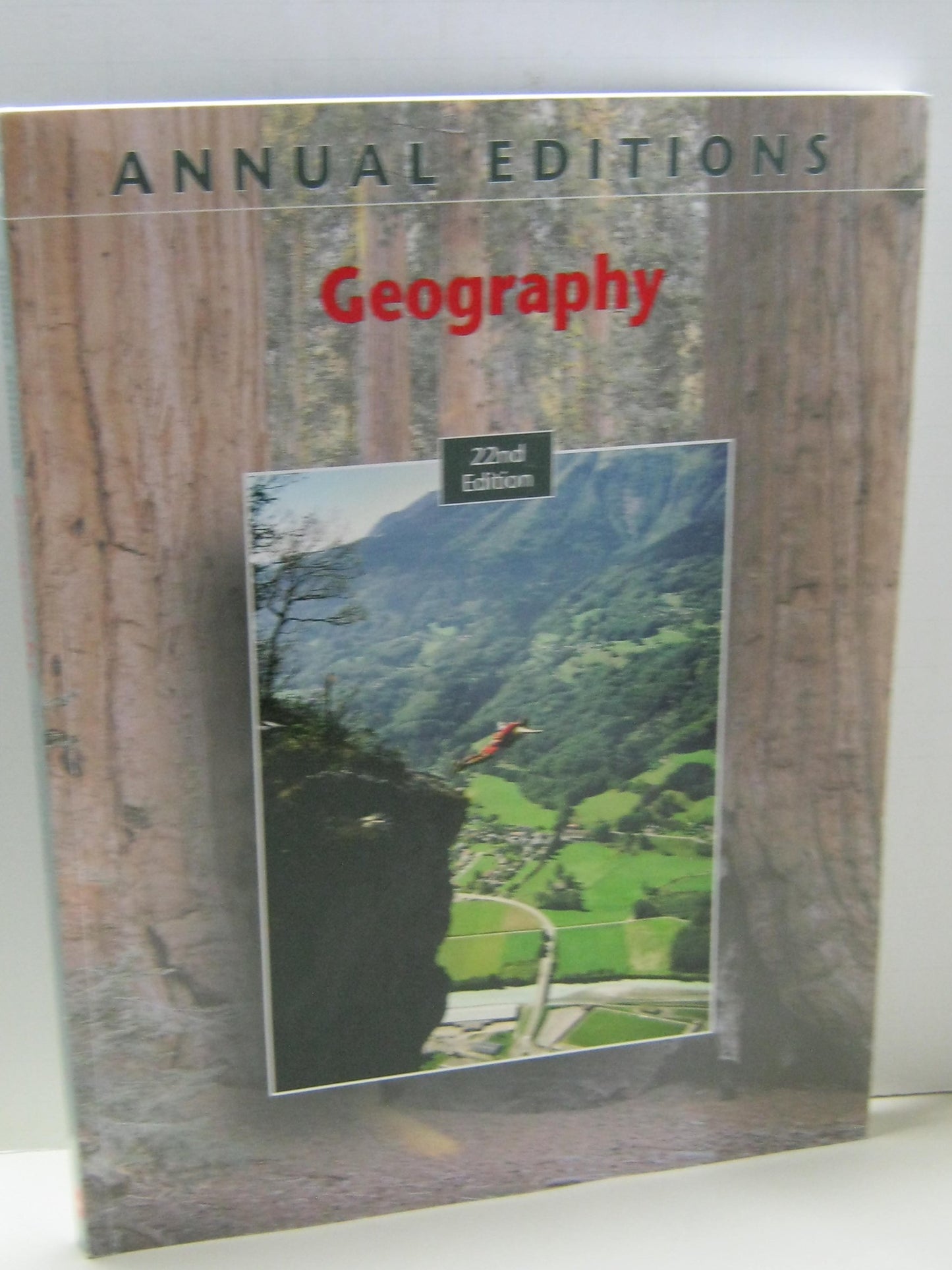Annual Editions: Geography, 22/e