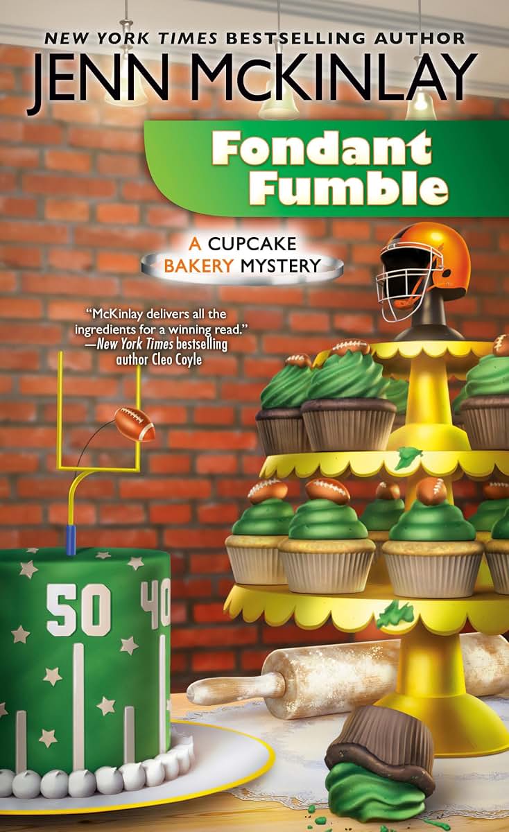 Fondant Fumble (Cupcake Bakery Mystery) by Jenn McKinlay