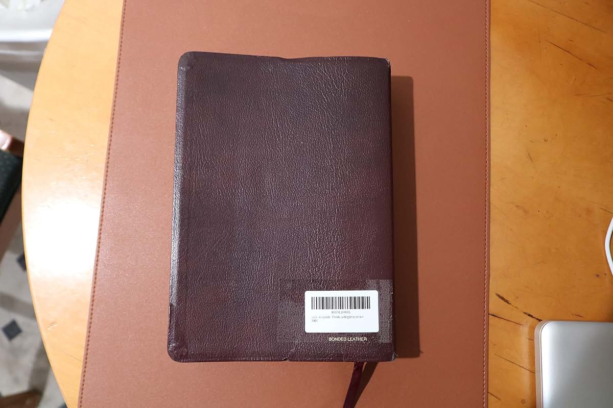 The MacArthur Study Bible NKJV by Miakarts Books