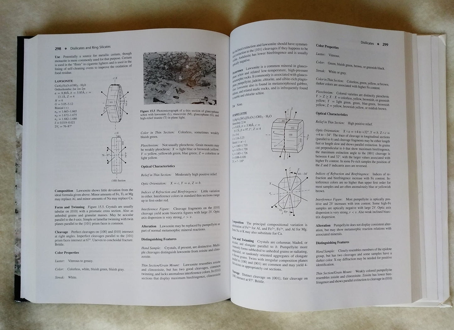 Introduction to Mineralogy by Nesse, William D.