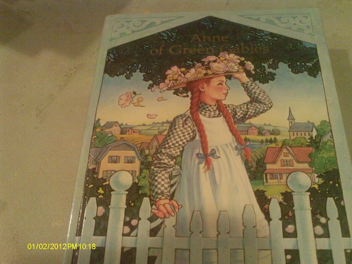 Anne of Green Gables (Illustrated Junior Library) by Montgom