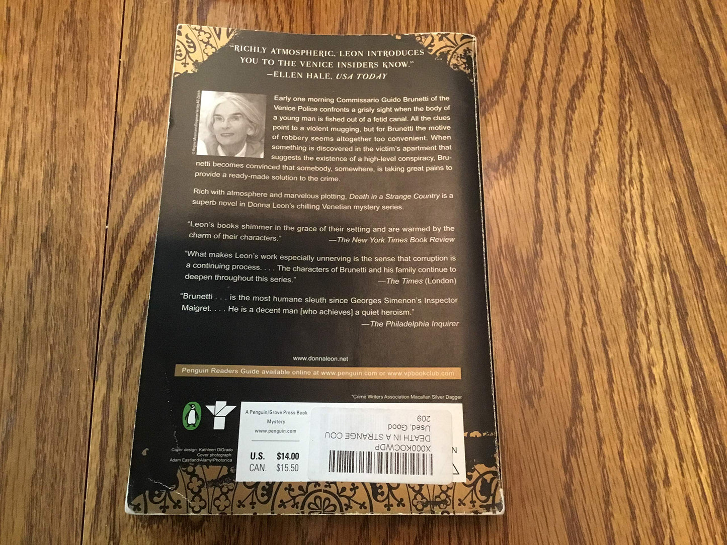 Death in a Strange Country: A Commissario Guido Brunetti Mystery (The Commissario Guido Brunetti Mysteries, 2)