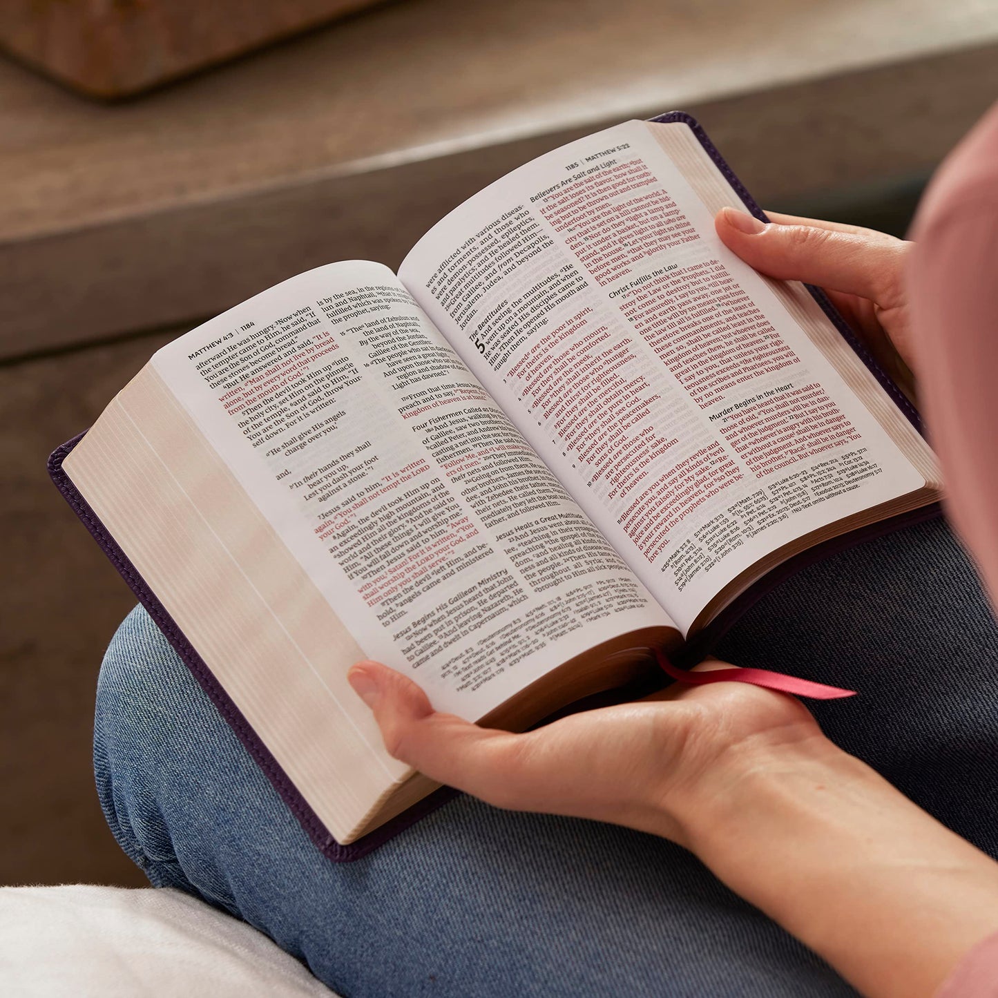 NKJV Compact Paragraph-Style Bible w/ 43,000 Cross References, Purple Leathersoft Zipper Closure, Red Letter, Comfort Print: Holy Bible, New King James Version: Holy Bible, New King James Version