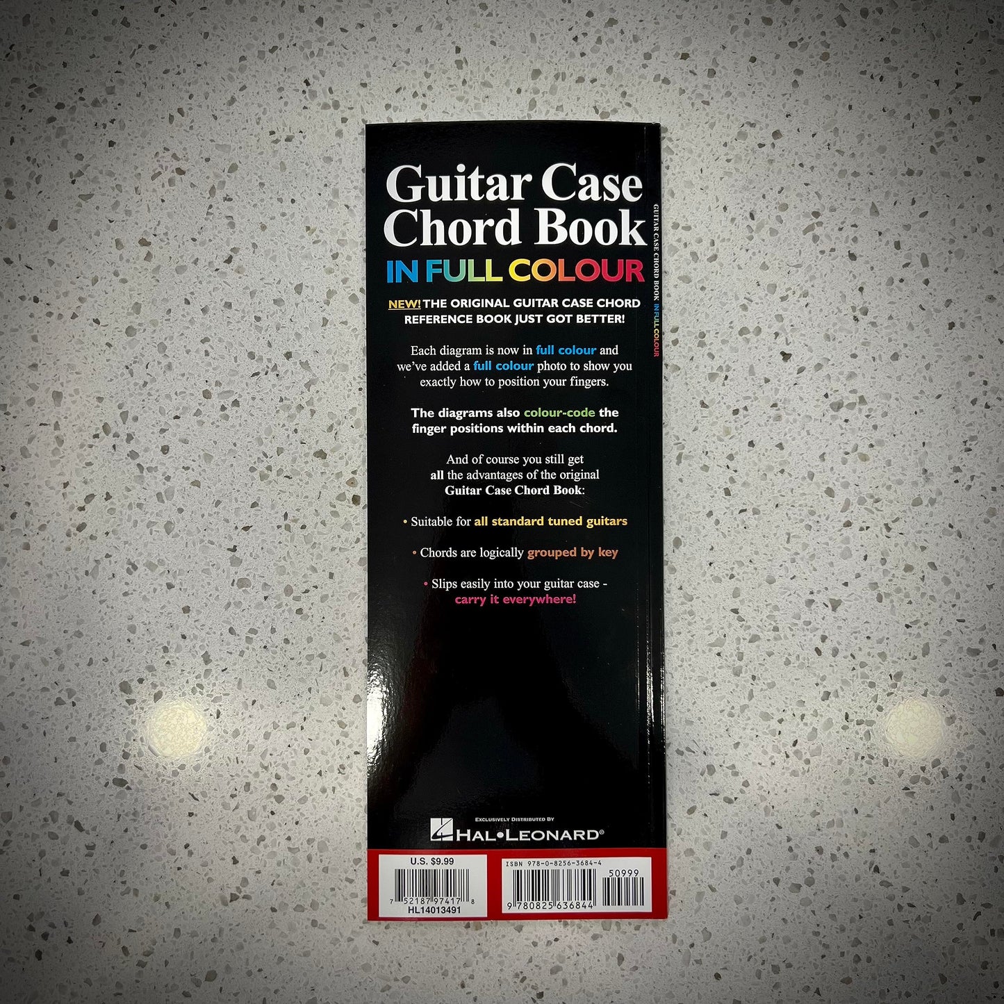 The Guitar Case Chord Book in Full Color: Compact Reference Library (Compact Music Guides for Guitarists)
