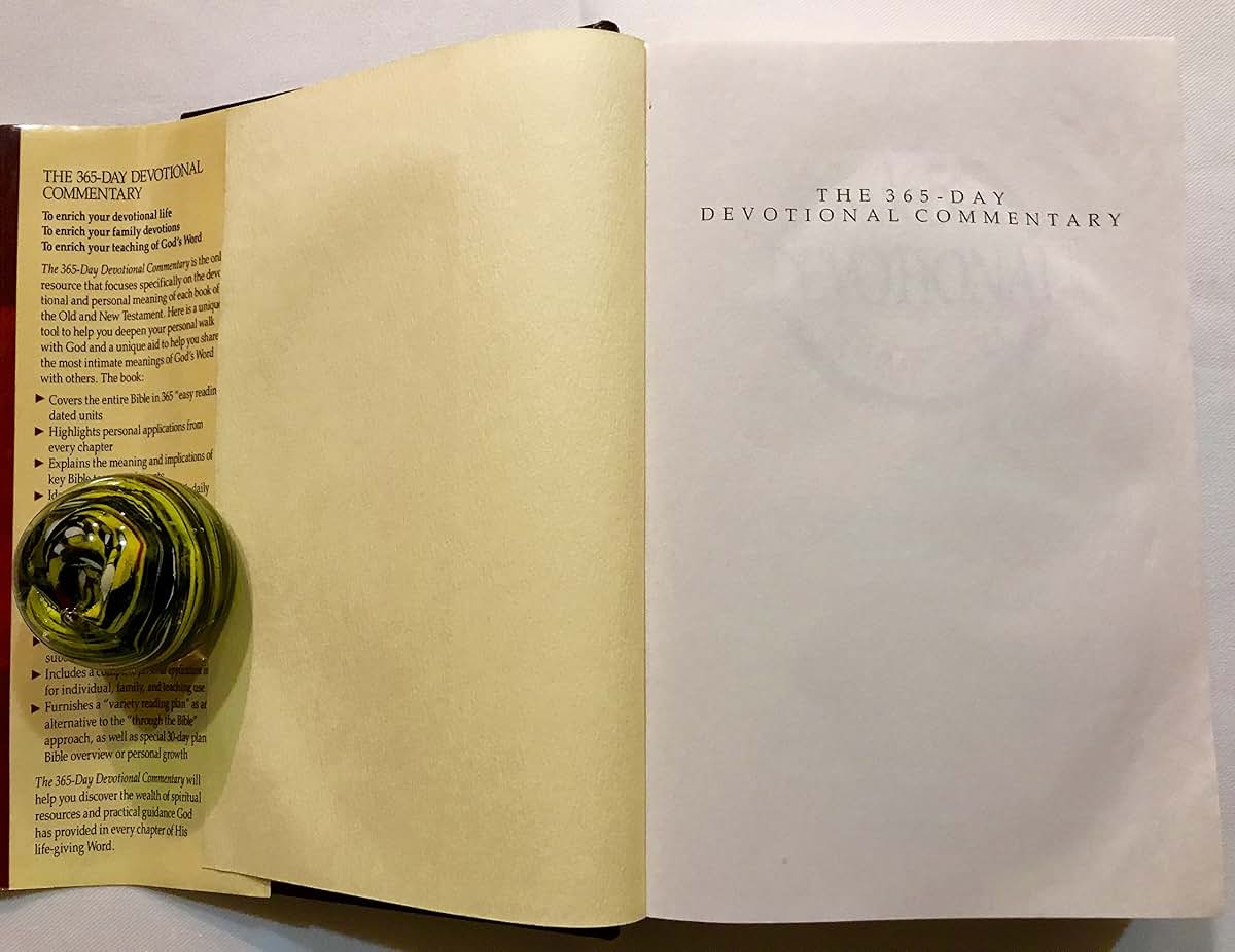 365 Day Devotional Commentary by Richards, Larry