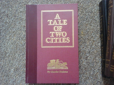 A Tale of Two Cities (The World's Best Reading)