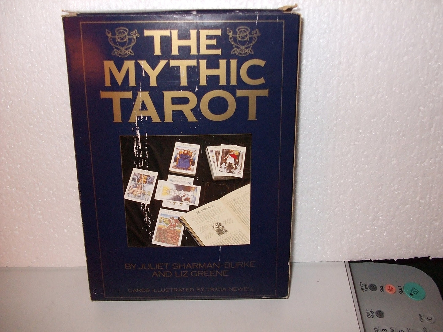 The Mythic Tarot: A New Approach to the Tarot Cards by Liz G