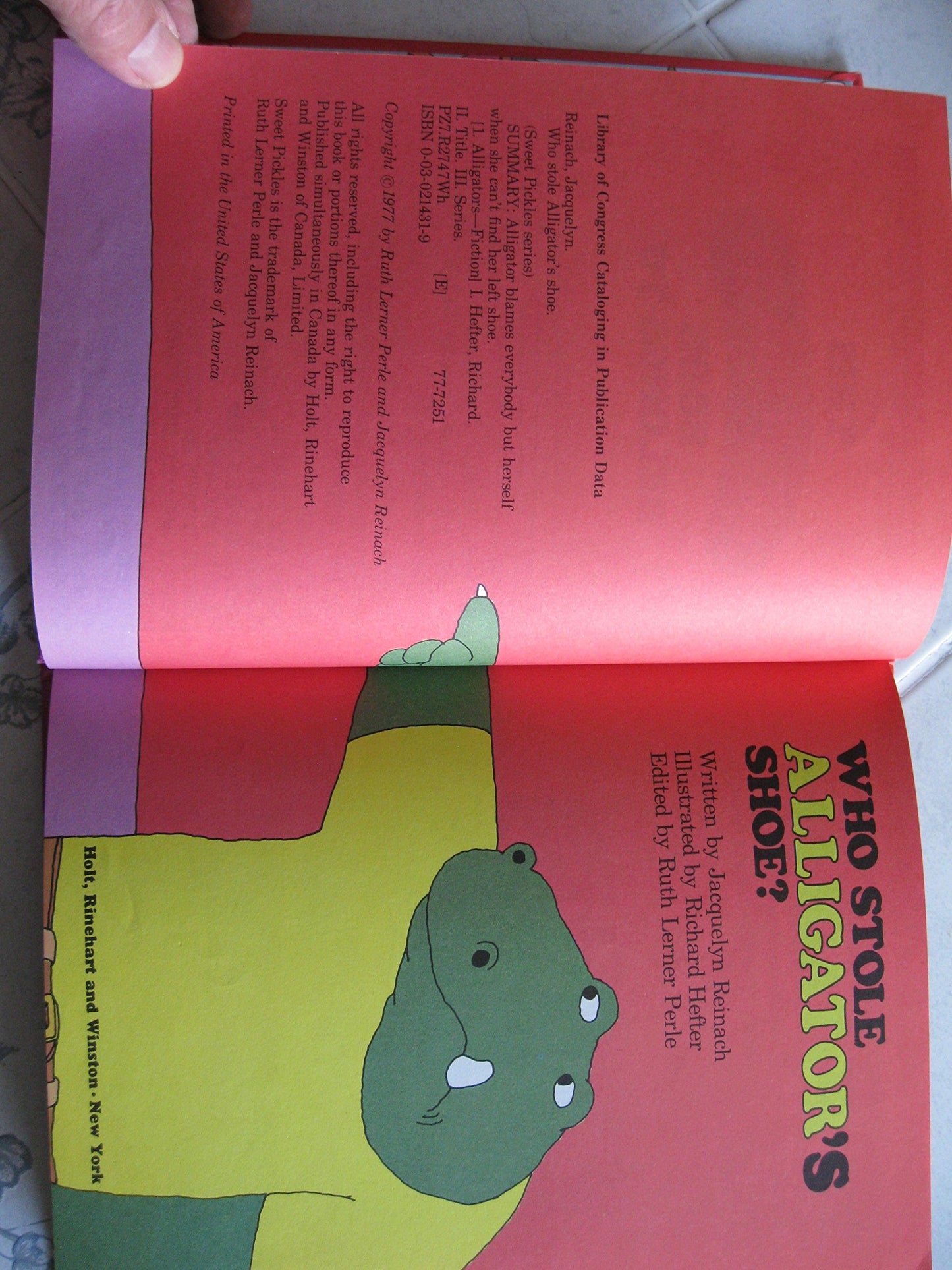 Who Stole Alligators Shoe? (Sweet Pickles Series)