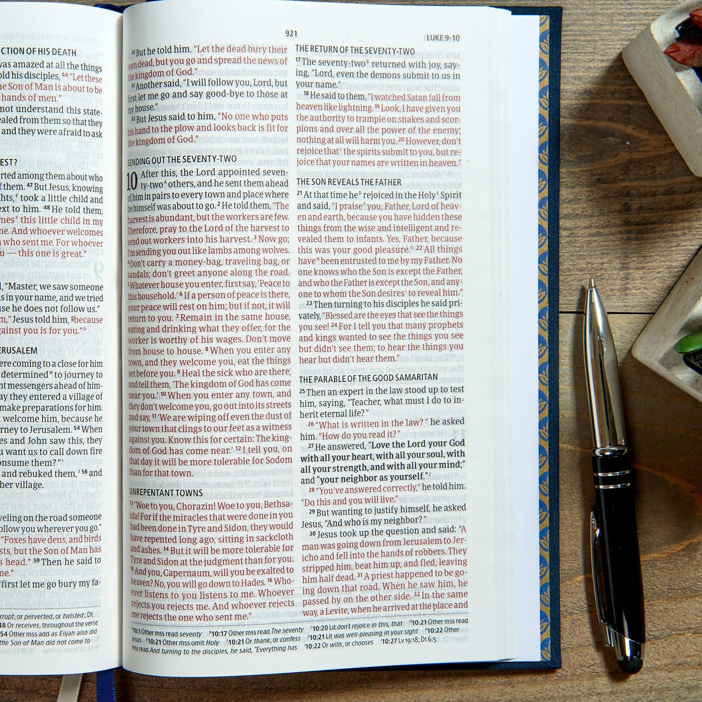 CSB Ultrathin Bible, Navy Cloth Over Board