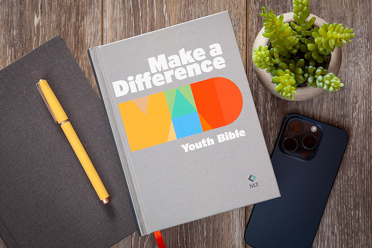 Make a Difference Youth Bible (NLT) - Empower Youth to Read Gods Word and Change the World through Christ
