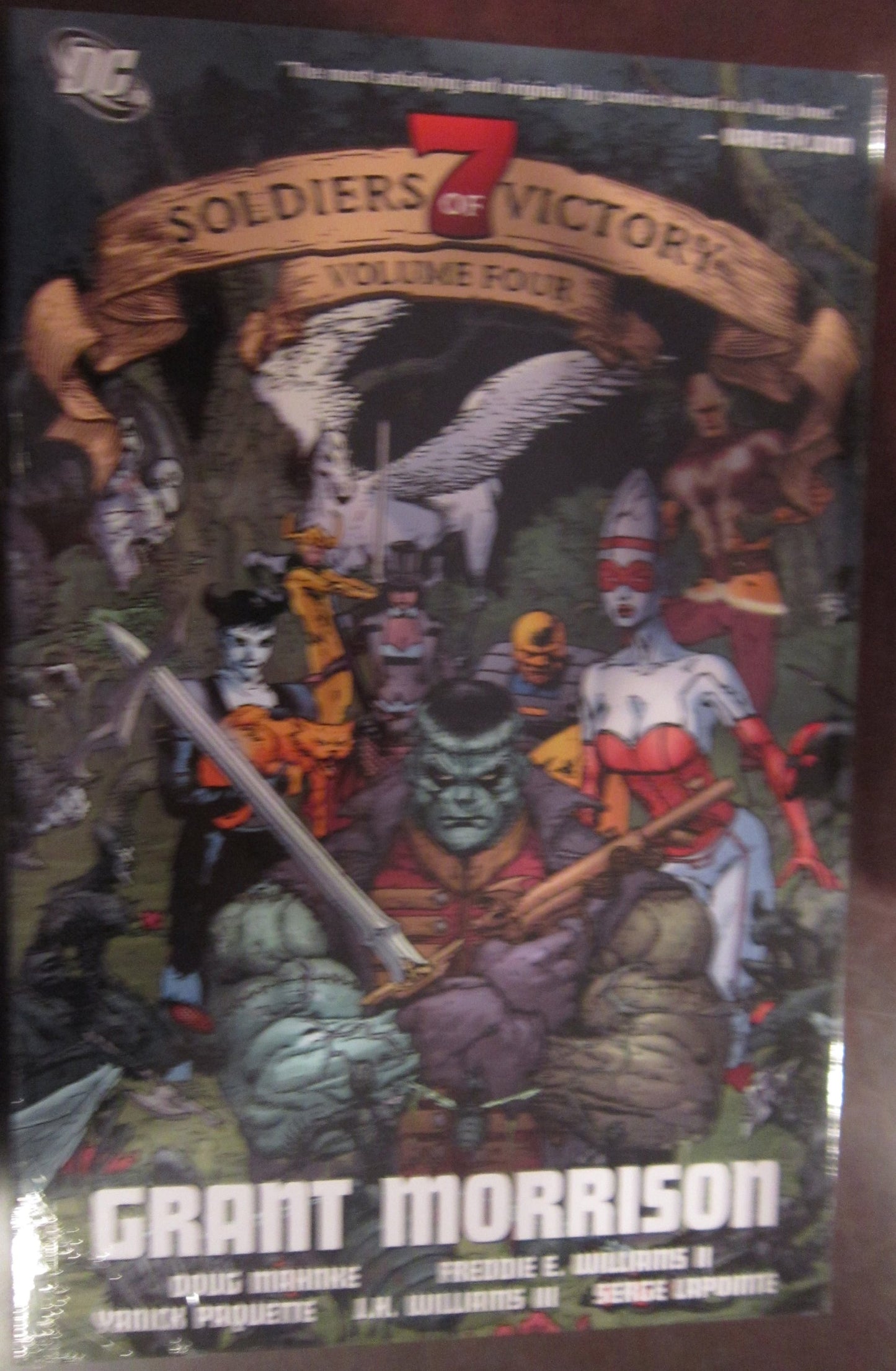 Seven Soldiers of Victory: VOL 04