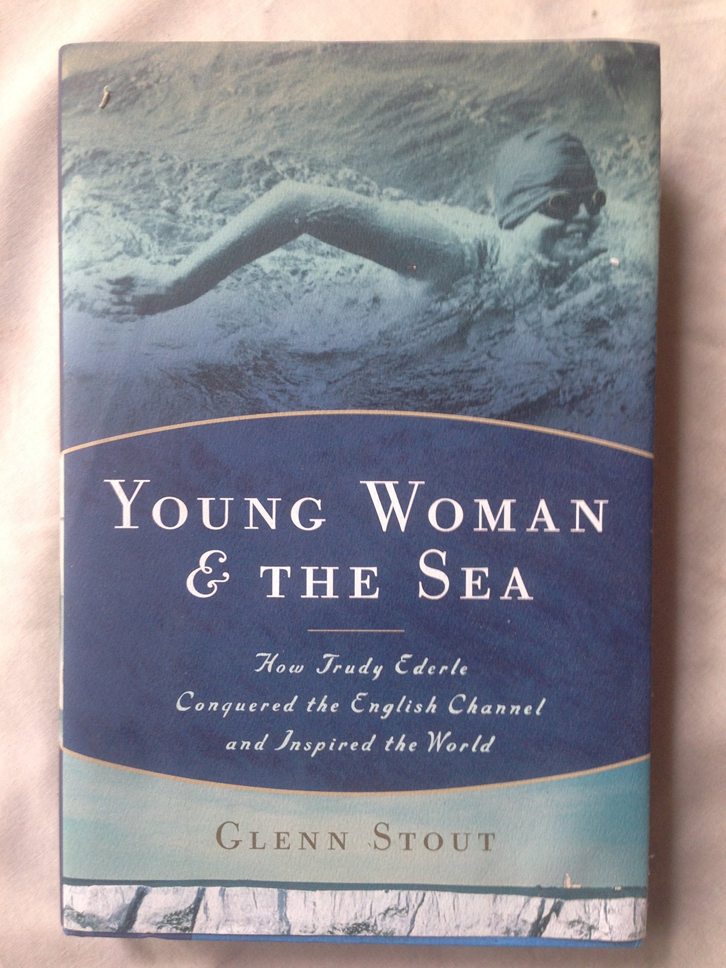 Young Woman and the Sea: How Trudy Ederle Conquered the Channel