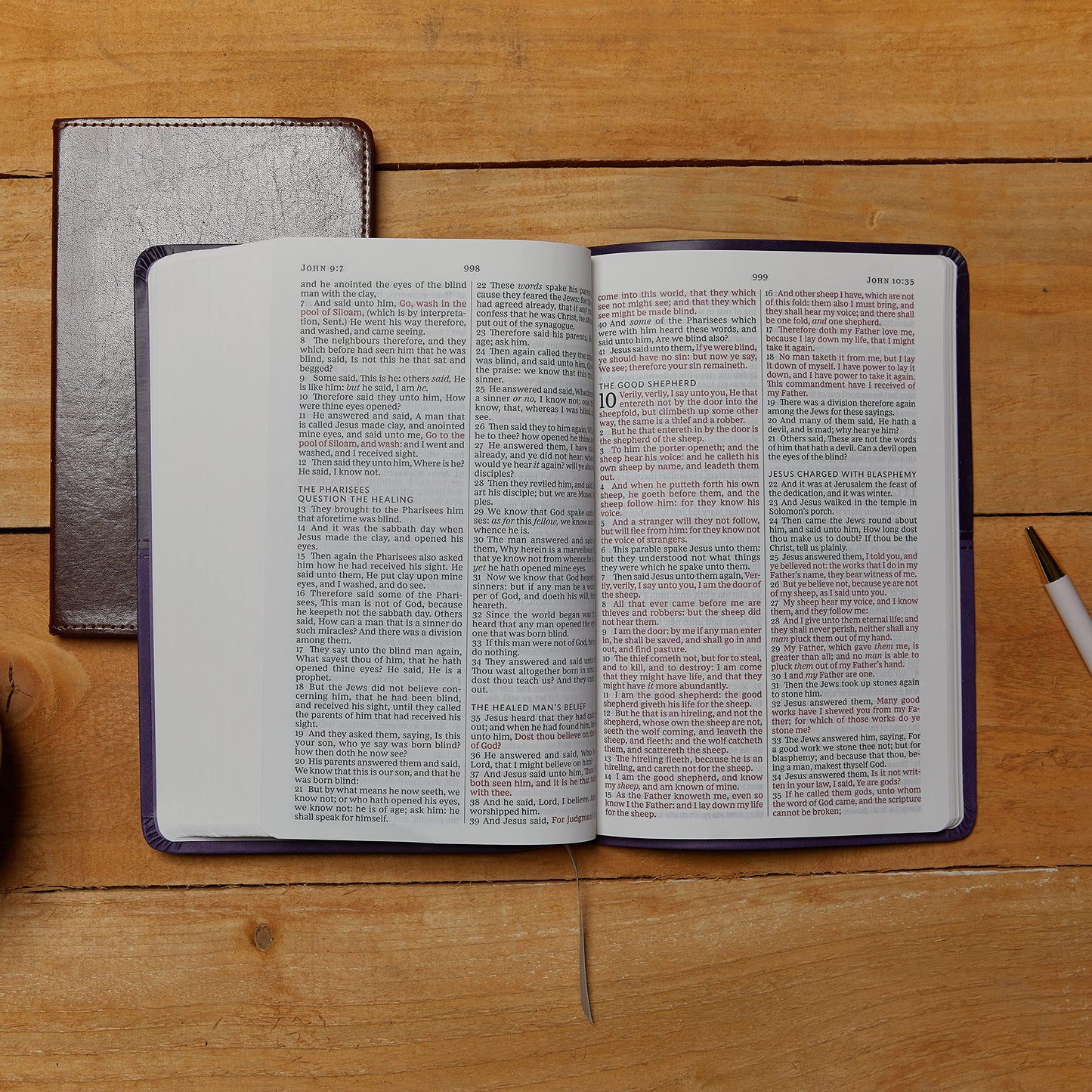 KJV Holy Bible: Value Large Print Thinline, Purple Leathersoft, Red Letter, Comfort Print: King James Version