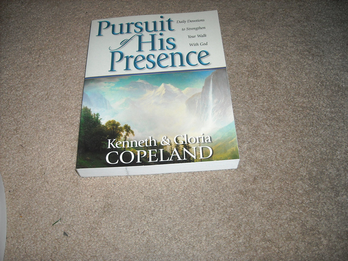 Pursuit of His Presence: Daily Devotions to Strengthen Your Walk With God