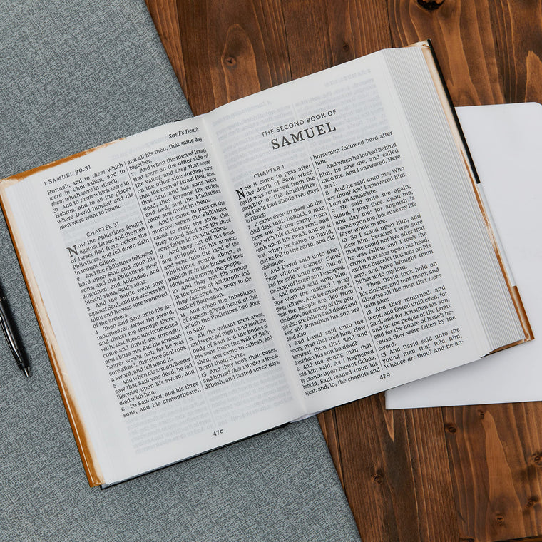 KJV, Pew Bible, Large Print, Hardcover, Blue, Red Letter, Comfort Print: Holy Bible, King James Version — back cover