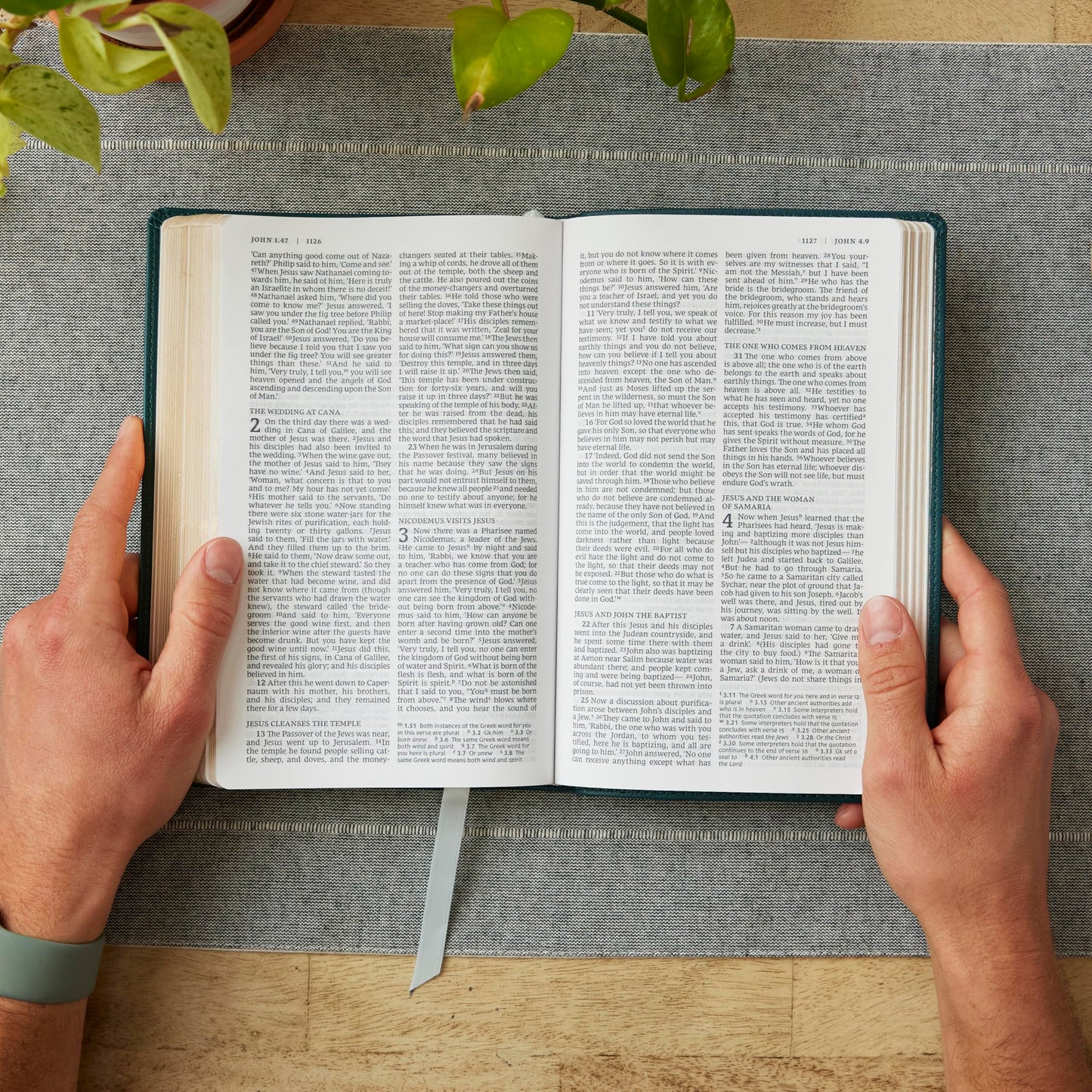 NRSV Catholic Edition Gift Bible, Black Leathersoft (Comfort Print, Holy Bible, Complete Catholic Bible, NRSV CE): Holy Bible