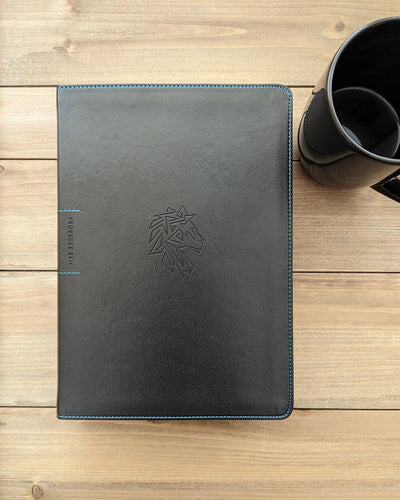 NLT Courage For Life Study Bible for Men, Filament Enabled (LeatherLike, Onyx Lion, Indexed)