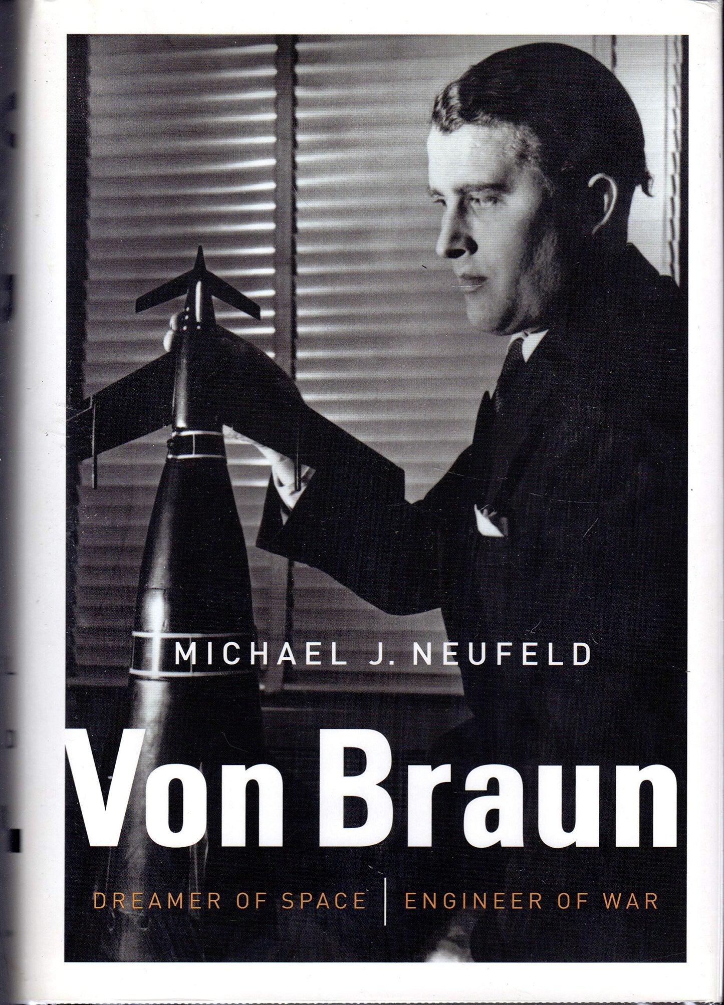 Von Braun: Dreamer of Space, Engineer of War by Neufeld, Mic