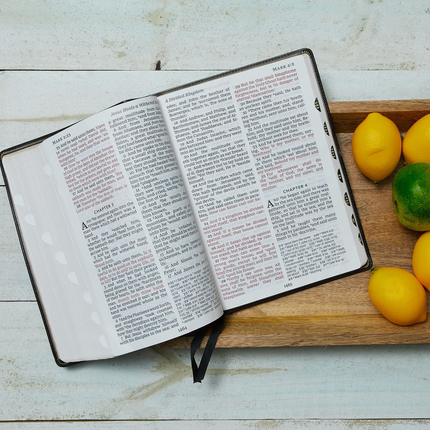 KJV Holy Bible: Super Giant Print with 43,000 Cross References, Deluxe Black Floral Leathersoft, Red Letter, Comfort Print (Thumb Indexed): King James Version