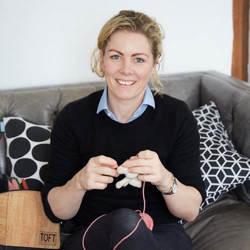 Alexandra's Garden Flowers: 30 Crochet Flower Patterns