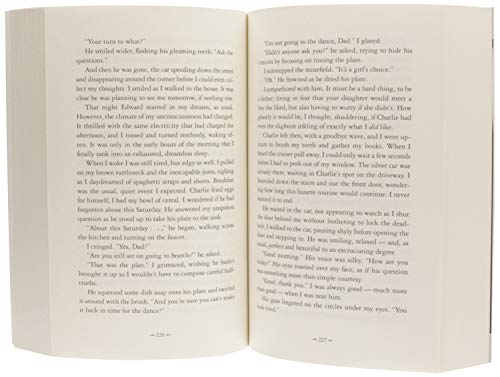 Twilight (The Twilight Saga, Book 1)