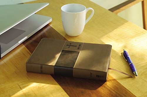 NIV, Premium Gift Bible, Leathersoft, Brown, Red Letter, Thumb Indexed, Comfort Print: The Perfect Bible for Any Gift-Giving Occasion